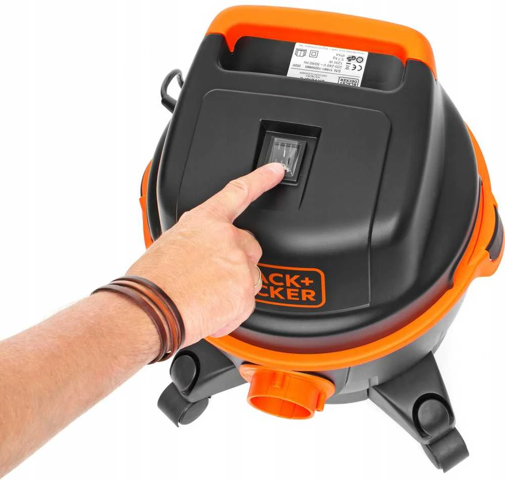 Black & Decker Juodas & Decker Dulkių siurblys WET/DRY BXVC15PE Su maišeliu, Galia 1200 W, Dulkių talpa 15 L, Juodas/Oranžinis