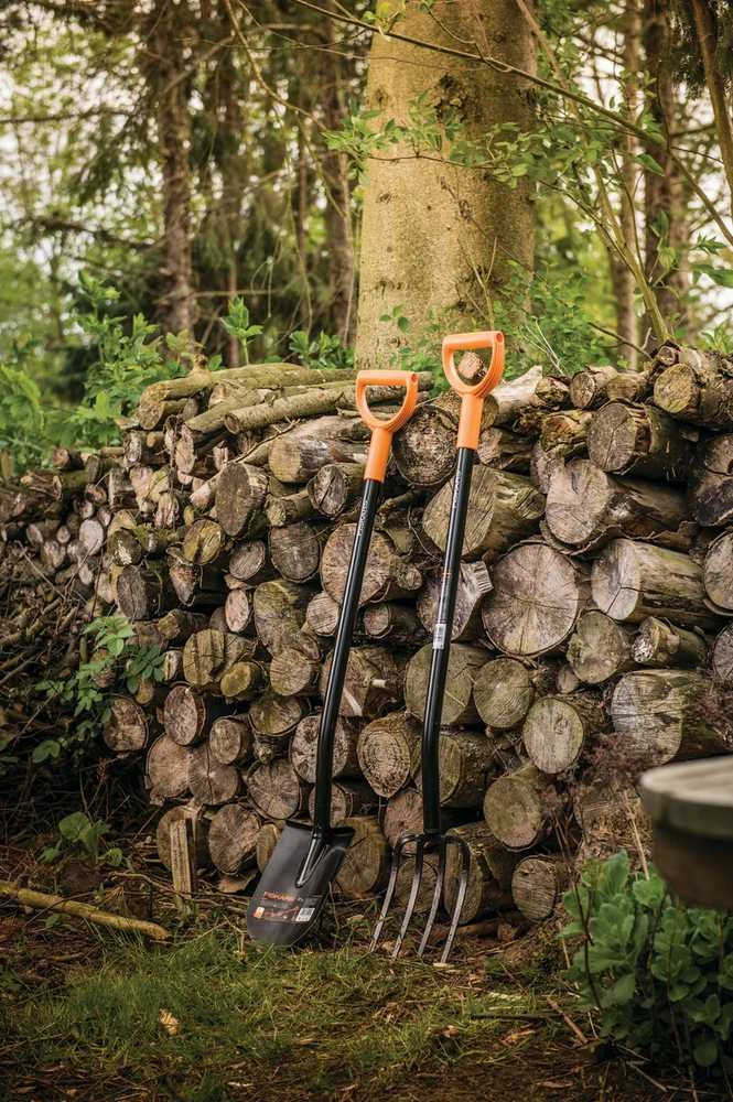 Fiskars Solid Metal komposto šakė apvaliais virbais