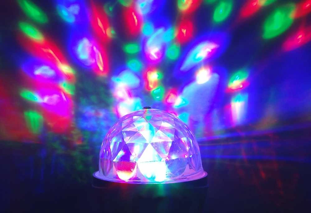 Standart LEMPUTĖ DISCO LED E27 3W RGB IP20