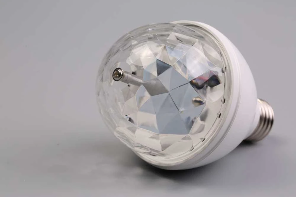 Standart LEMPUTĖ DISCO LED E27 3W RGB IP20