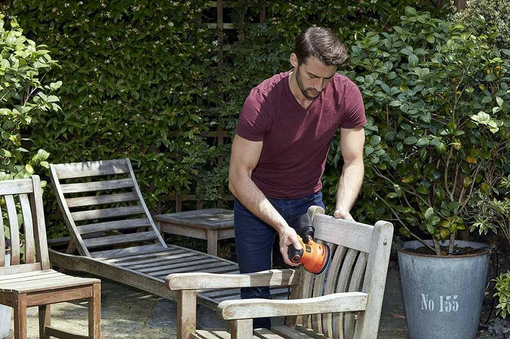 Black & Decker Juodas & Decker Ekscentrinis šlifuoklis Juodas & Decker BEW210-QS; 230 W