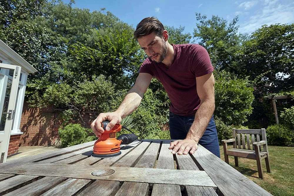 Black & Decker Juodas & Decker Ekscentrinis šlifuoklis Juodas & Decker BEW210-QS; 230 W