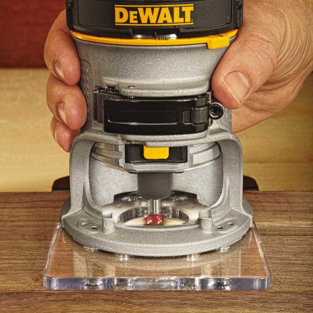 Kantų freza DEWALT  900W D26200