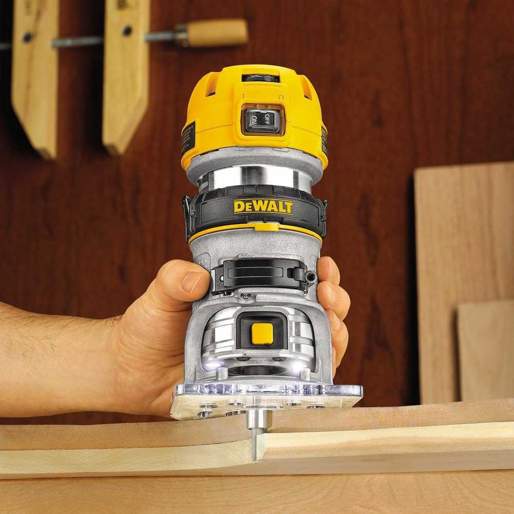 Kantų freza DEWALT  900W D26200