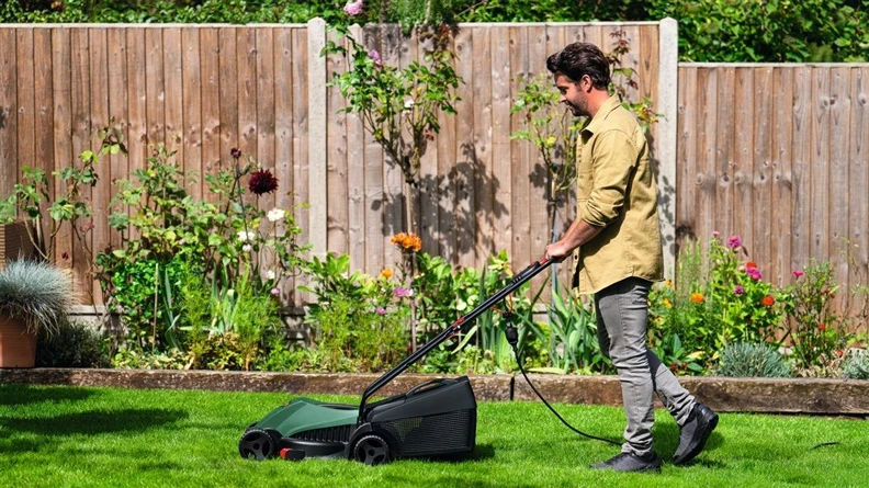 Elektriskais zāles pļāvējs Bosch EasyRotak 32-215. 1200 W