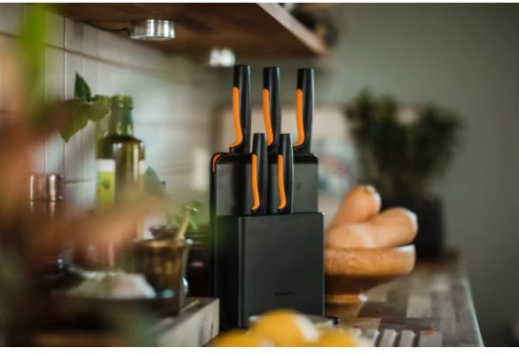 Fiskars FF 5 peilių rinkinys plastikiniame bloke