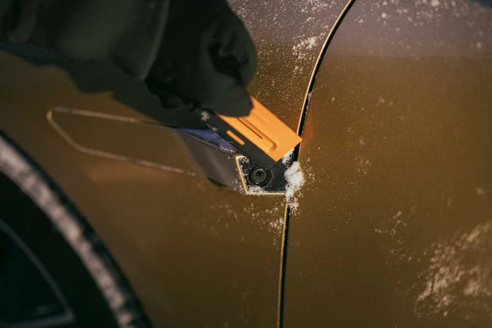 FISKARS AUTOMOBILINIS SNIEGO GRANDIKLIS, DVIGUBAS SOLID