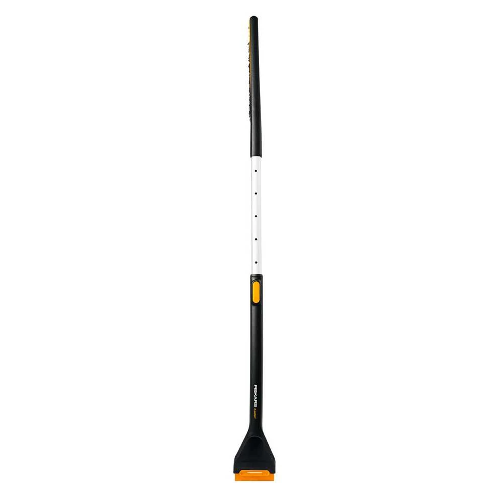 FISKARS X-SERIES TELESKOPINIS SNIEGO VALYMO ŠEPETYS IR GRANDIKLIS
