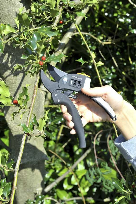 Fiskars „PowerStep“™ sekatorius atraminiais ašmenimis 1000575