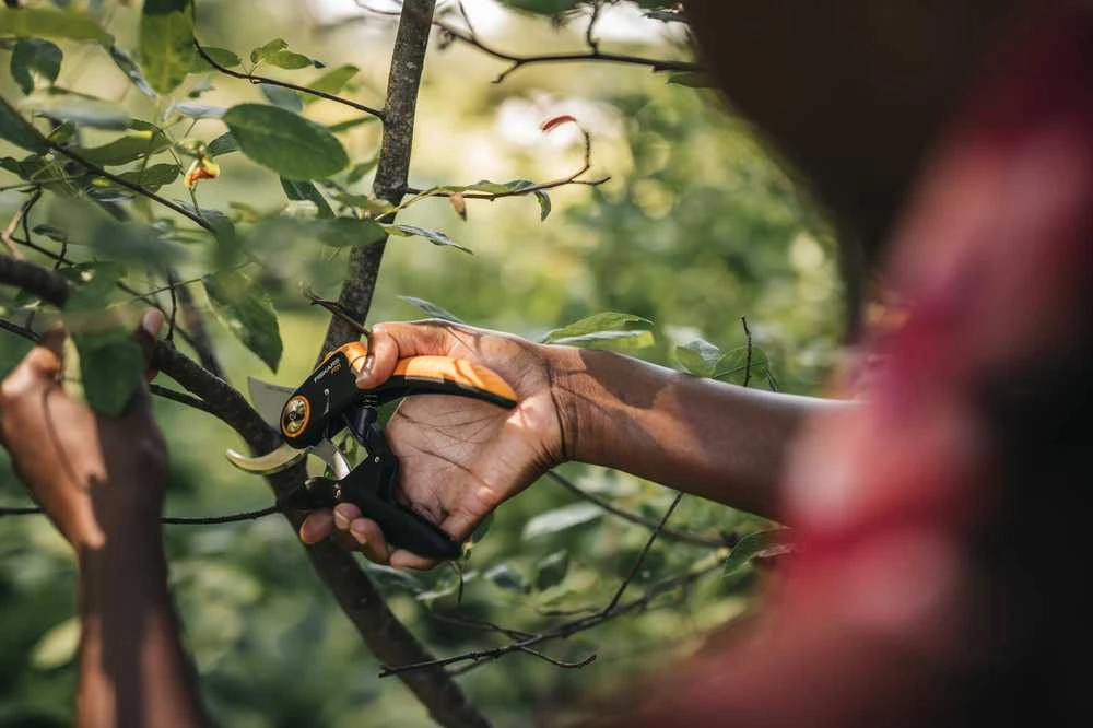 Fiskars Plus PowerLever sekatorius prasilenkiančiais ašmenimis (P721)