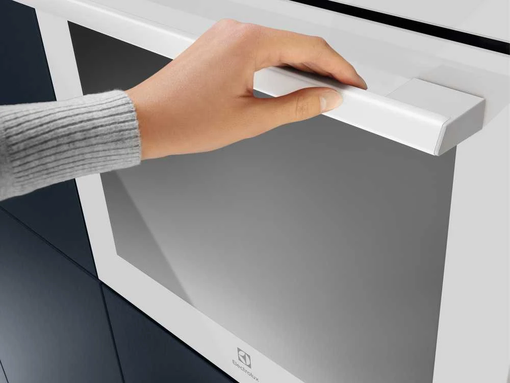 Baltos spalvos elektrinė orkaitė Electrolux EOF3H40BW
