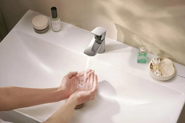 Izlietnes maisītājs Hansgrohe Neovis 70 ar vārstu. hroms