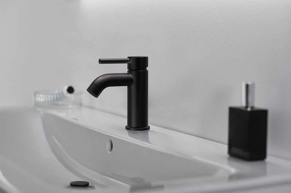 Ideal Standard CERALINE maišytuvas praustuvui su dugno vožtuvo, matinė juoda