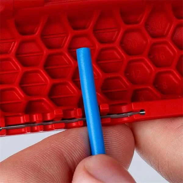 Laidų pjovimo-nuizoliavimo įrankis KNIPEX TwistCut