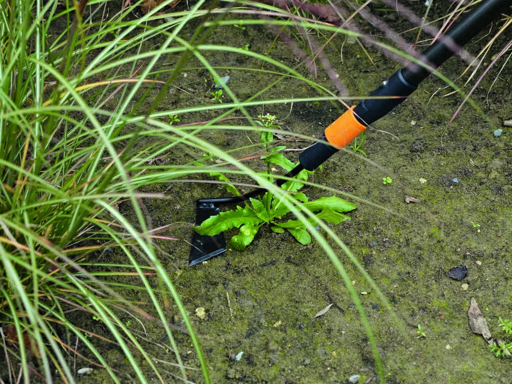 FISKARS MOTYKA QUIKFIT 3-FUNKCYJNA