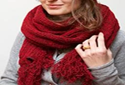 Knitas ŠALIKAS BOUCLE SU KUTAIS 142 220X40CM