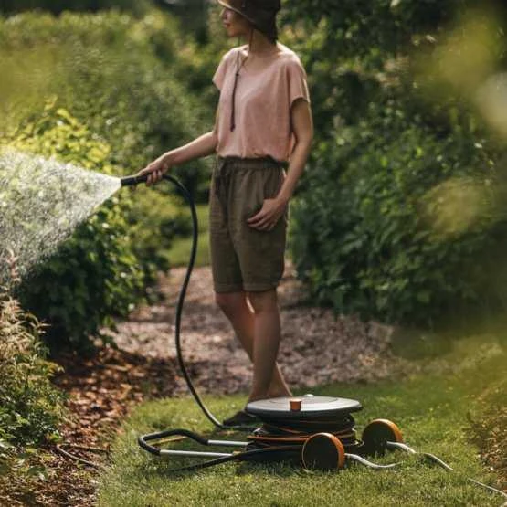 Fiskars Laistymo ritė M su žarna (1/2") 20m