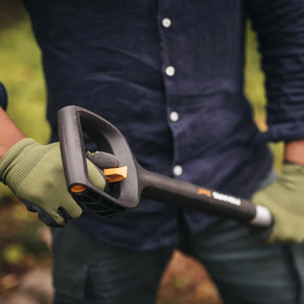 Fiskars Xact™ smailus kastuvas (teleskopinis)