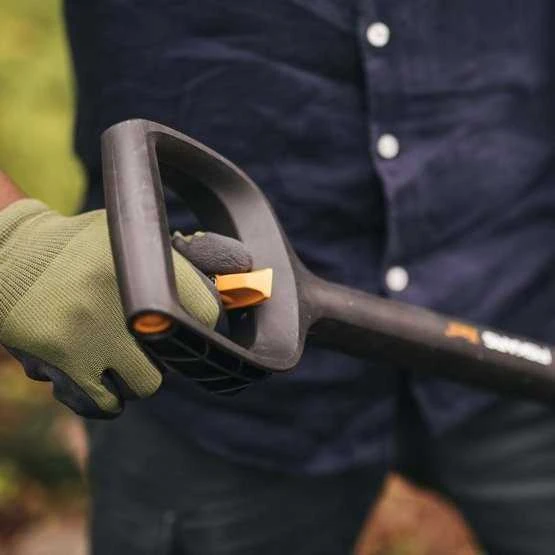 Fiskars Xact™ smailus kastuvas (teleskopinis)