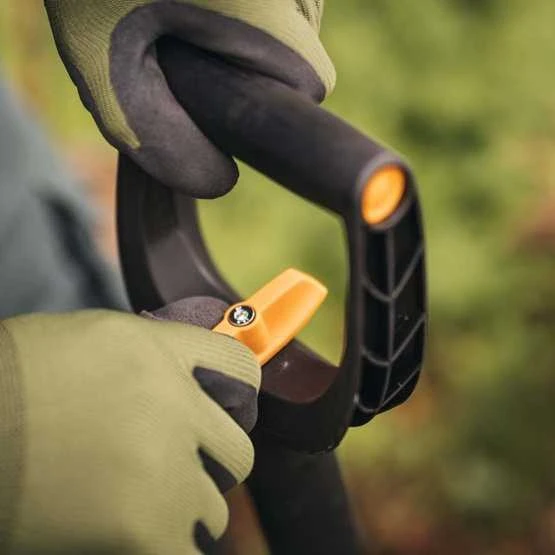 Fiskars Xact™ tiesus kastuvas (teleskopinis)