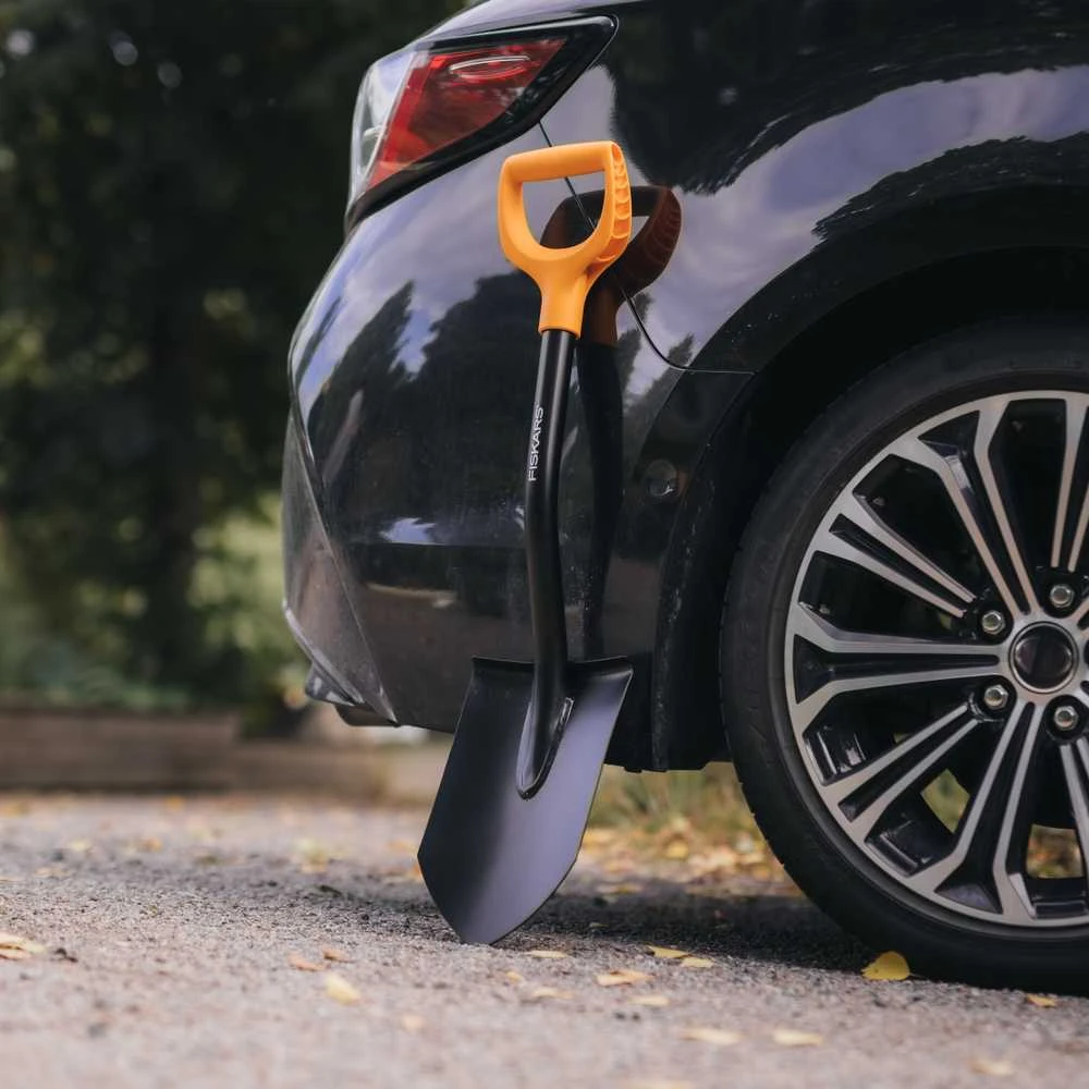 Automobilinis kastuvas Fiskars Solid™ 1066715; 78 cm