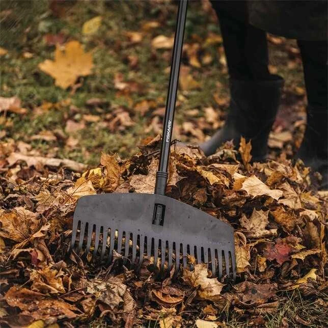Fiskars Solid serijos grėblio galva „M“ (be koto)