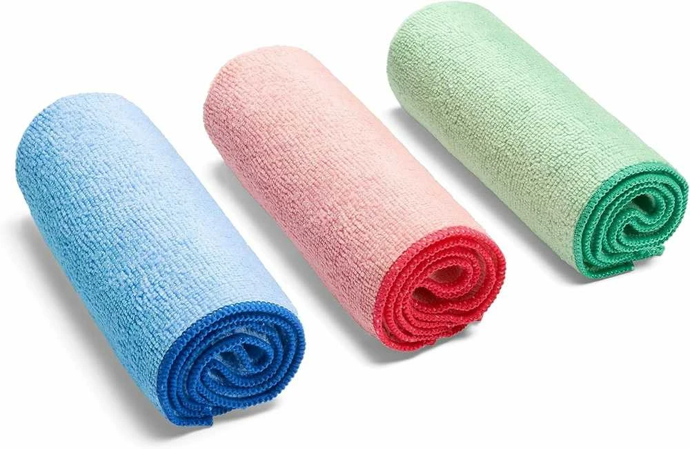 VILEDA "Ultra Fresh" mikropluošto šluostės, 3 vnt., įvairių spalvų, su sidabro jonais, antibakterinės mikropluošto šluostės su apsauga nuo nemalonių kvapų.
