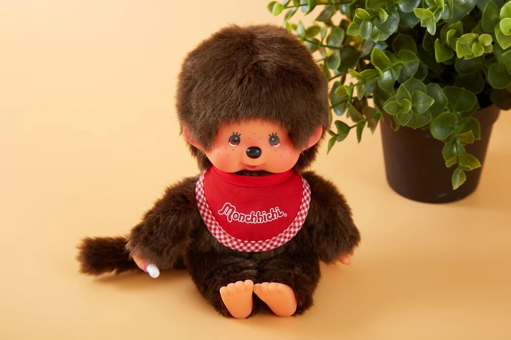 MONCHHICHI klasikinė beždžionė su raudonu seilinuku, 20 cm
