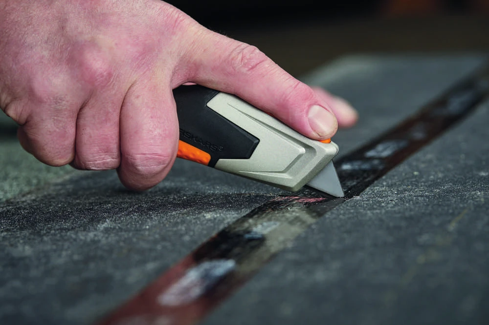 Fiskars CarbonMax Universalus peilis ištraukiamais ašmenimis 1027223