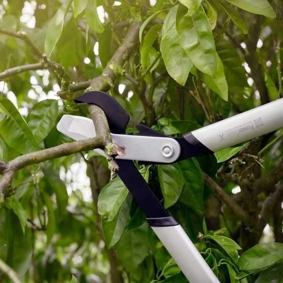 Fiskars PowerGear X sodo žirklės prasilenkiančiais ašmenimis LX92, S (1020186)