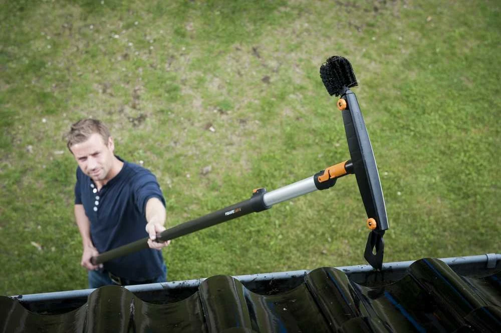 Fiskars QuikFit latakų šepetys 1001414