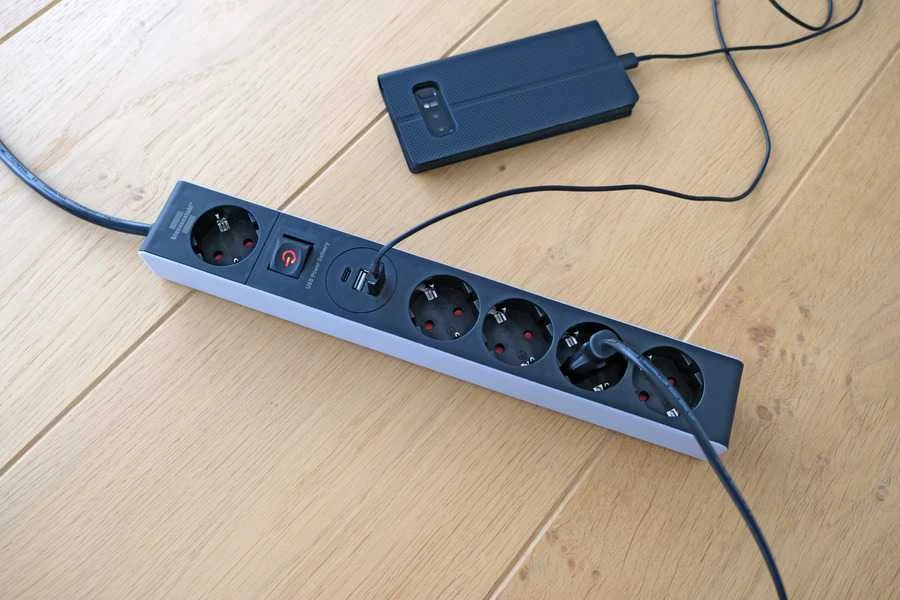 Buitinis ilgintuvas Brennenstuhl, 3 x 1,5 mm², 1.5 m, 5 lizdų, 3USB
