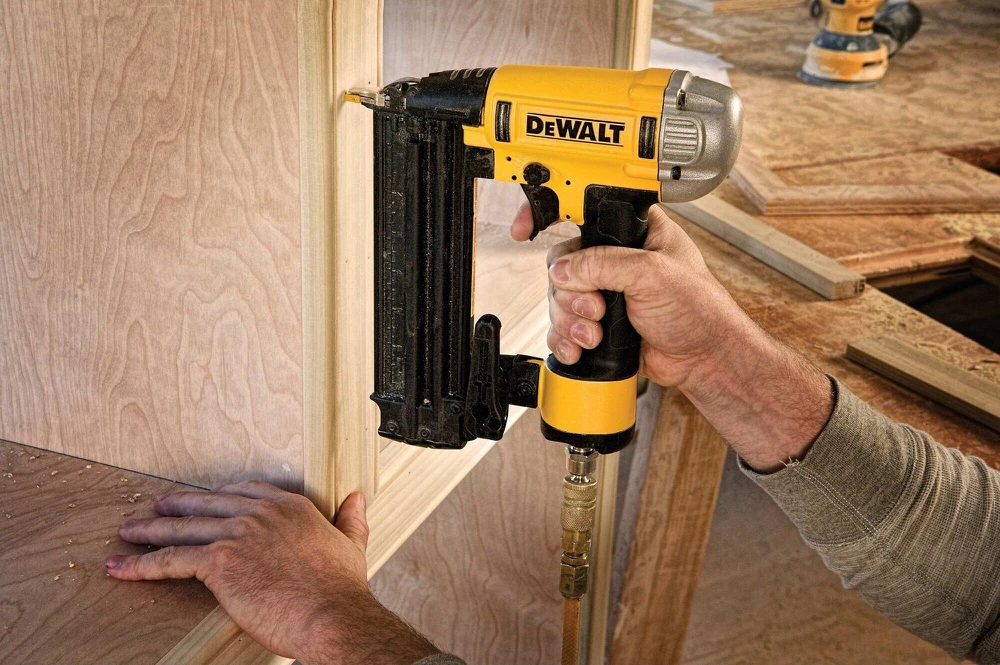 Pneumatinė viniakalė Dewalt DPN1850PP-XJ