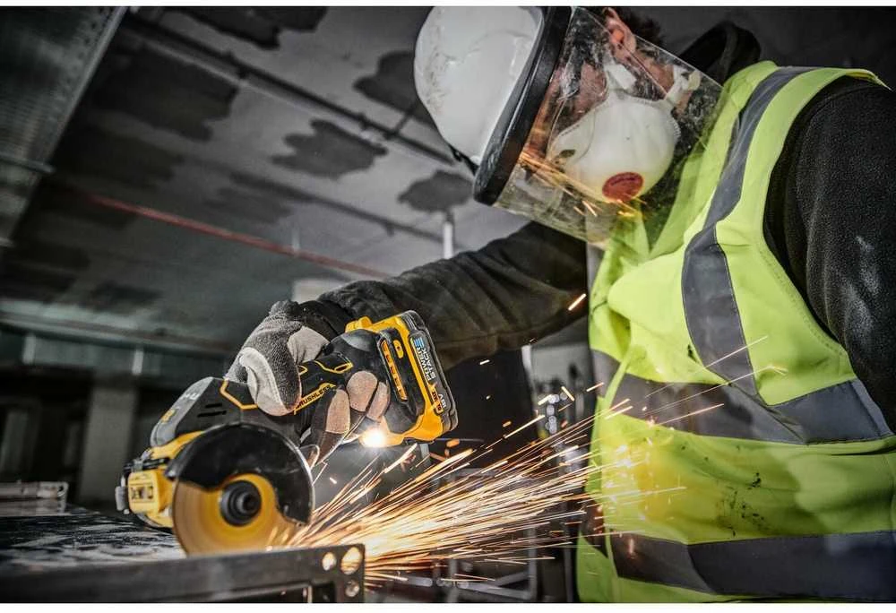 Dewalt Akumuliatorinis daugiafunkcinis pjūklas 76 mm, 18 V (DCS438N-XJ) be akumuliatoriaus ir kroviklio