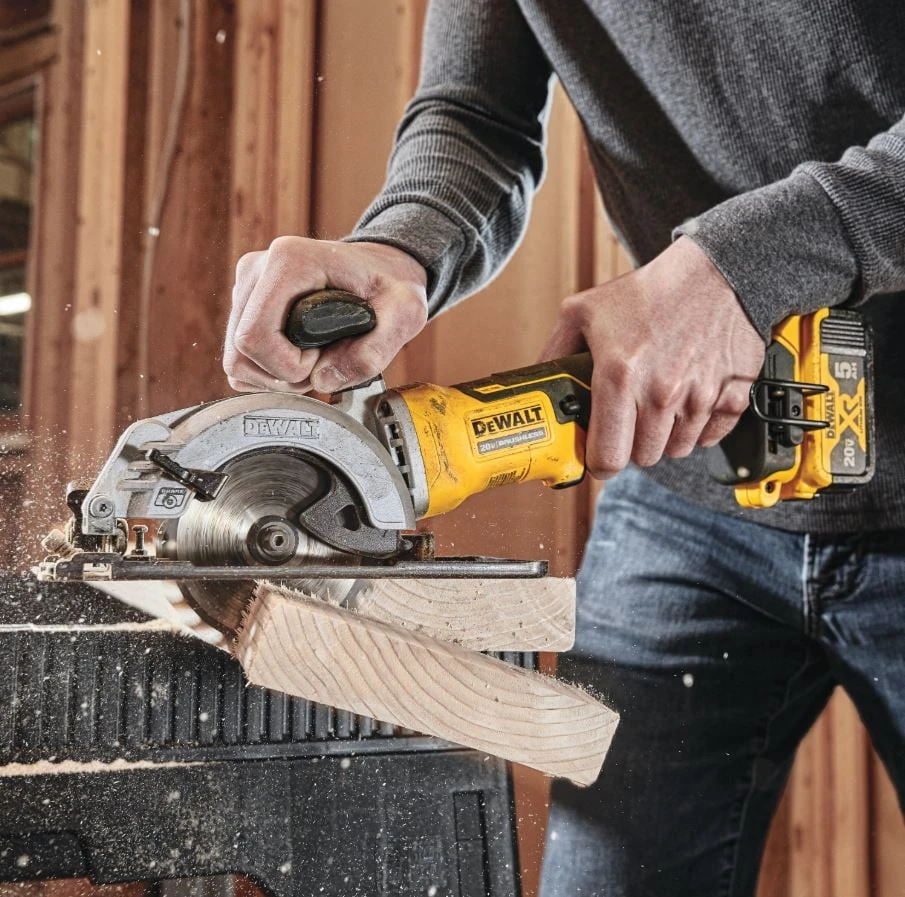 DEWALT diskinis pjūklas DCS571N 115 mm 18V be akumuliatoriaus ir kroviklio