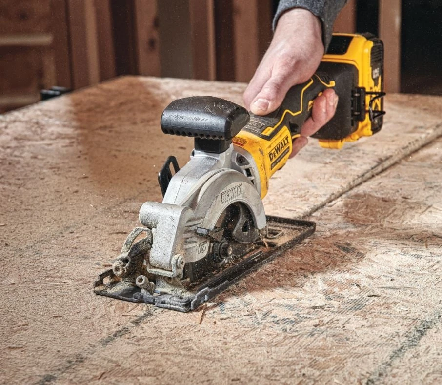 DEWALT diskinis pjūklas DCS571N 115 mm 18V be akumuliatoriaus ir kroviklio