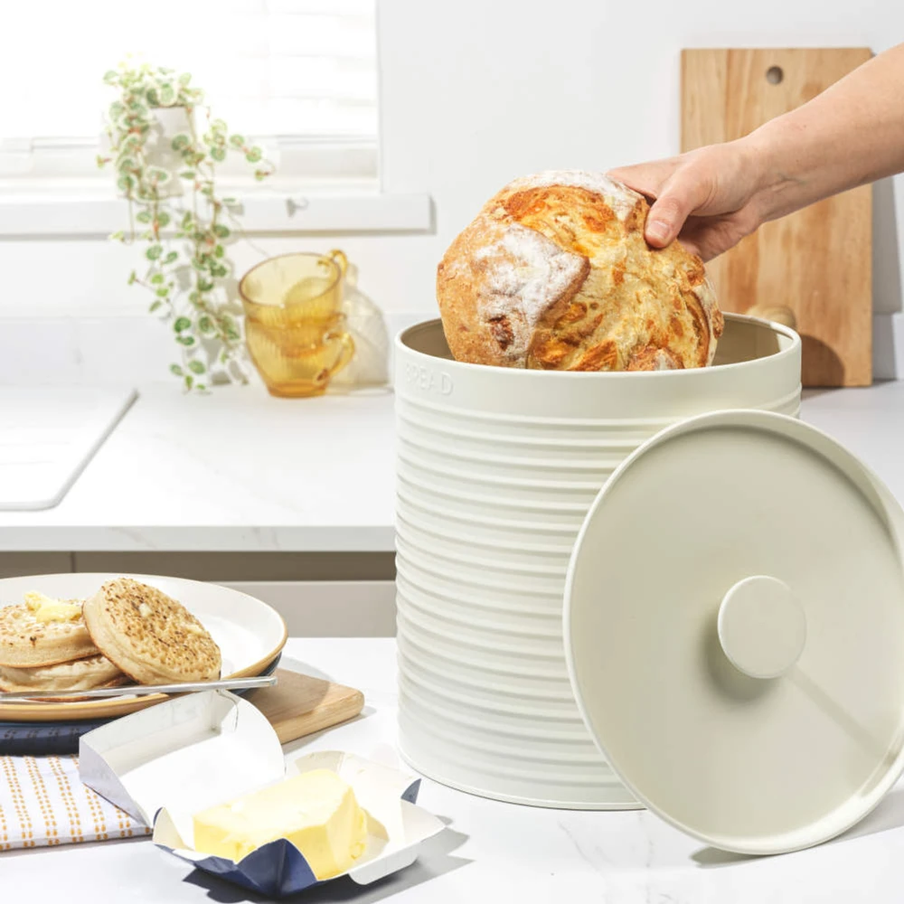 Russell Hobbs RH03269CEU7 Ribbed Bread Bin, Kreminis