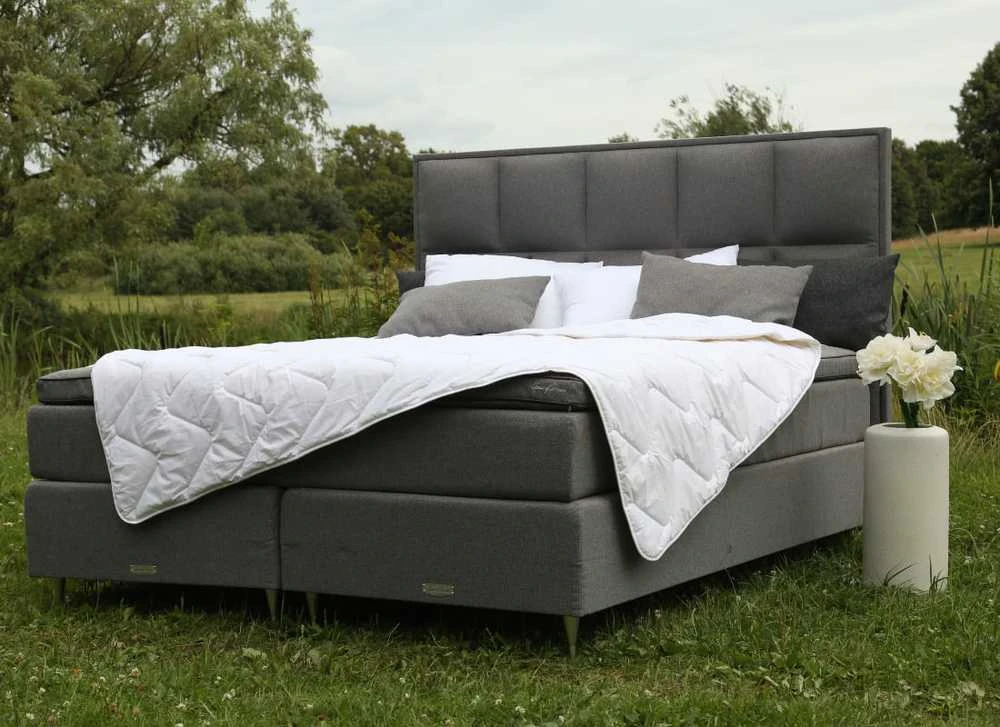 COMCO SILK antklodė ant lovos