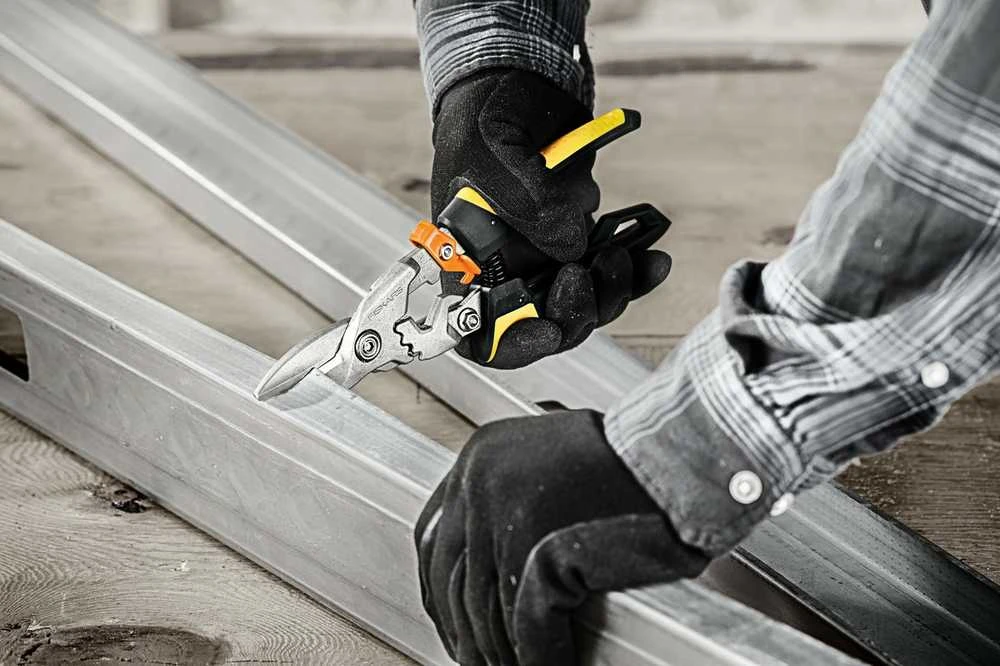 „Fiskars PowerGear“ aviacinis kirpimas tiesiai