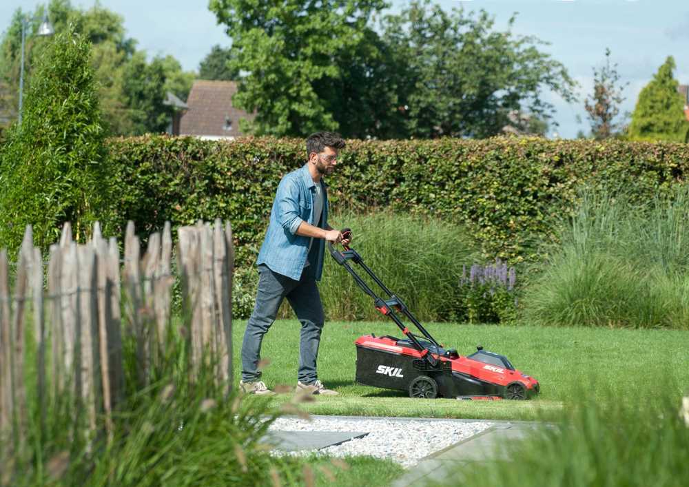 Skil Red Akumuliatorinė vejapjovė Skil GM1E0140CA, 43 cm