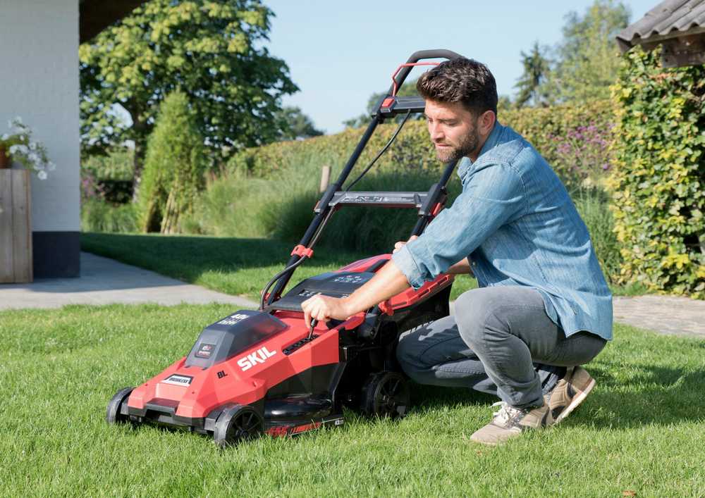 Skil Red Akumuliatorinė vejapjovė Skil GM1E0140CA, 43 cm