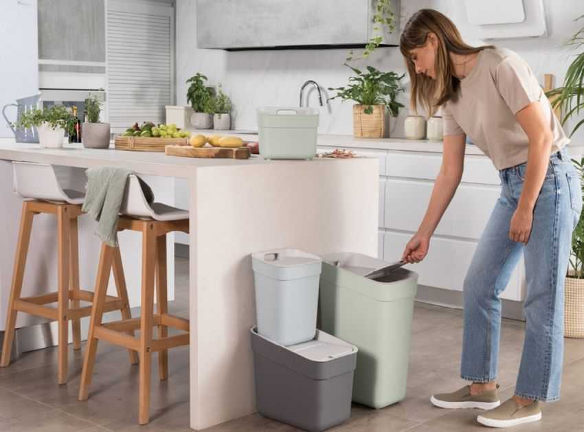 Rūšiavimo šiukšliadėžė CURVER, 20 l, mėlyna