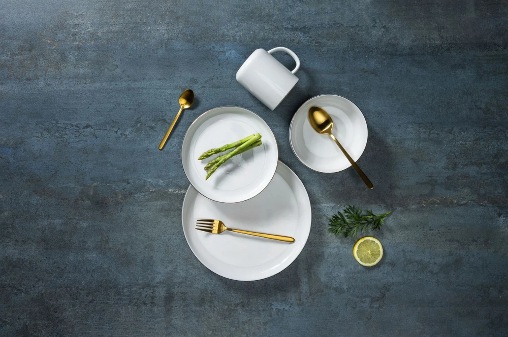 Domoletti PLATE WITH GOLD RIM Baltas 26CM