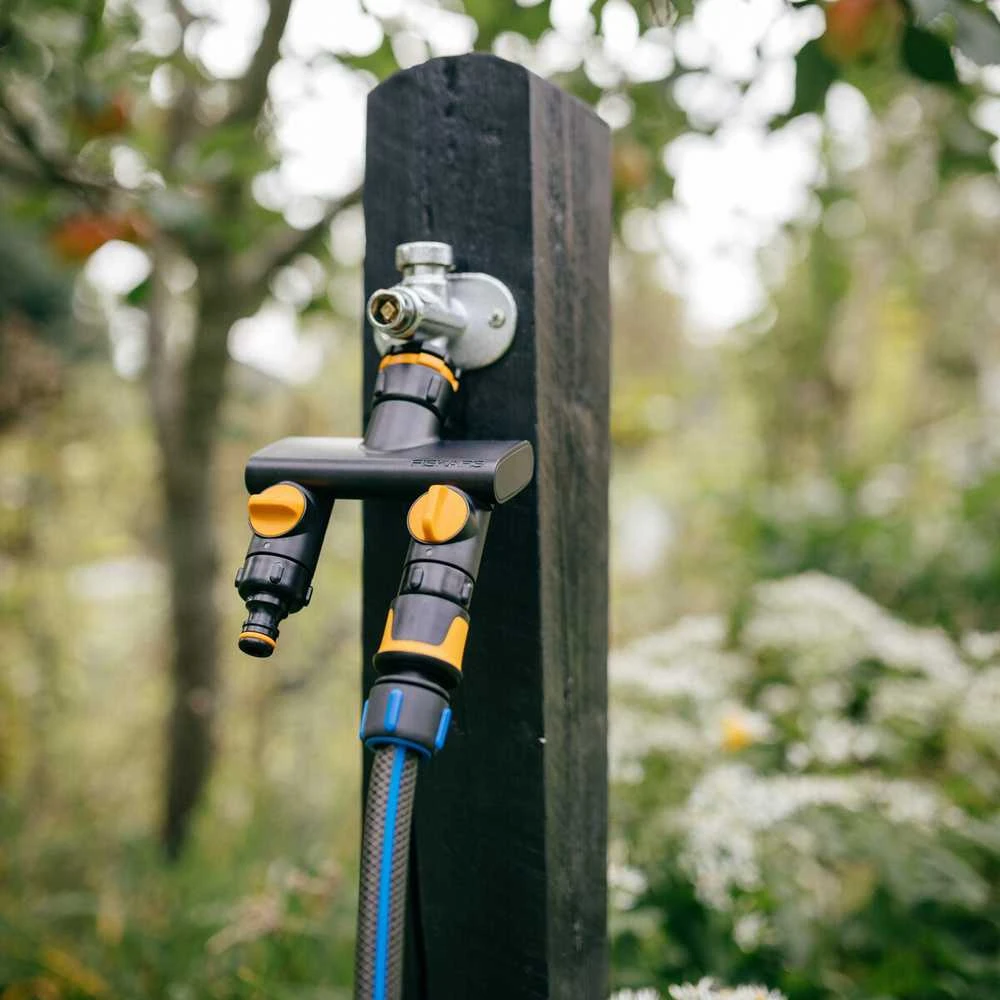 Fiskars Comfort čiaupo jungtis su dviem žarnų pajungimais On/ff