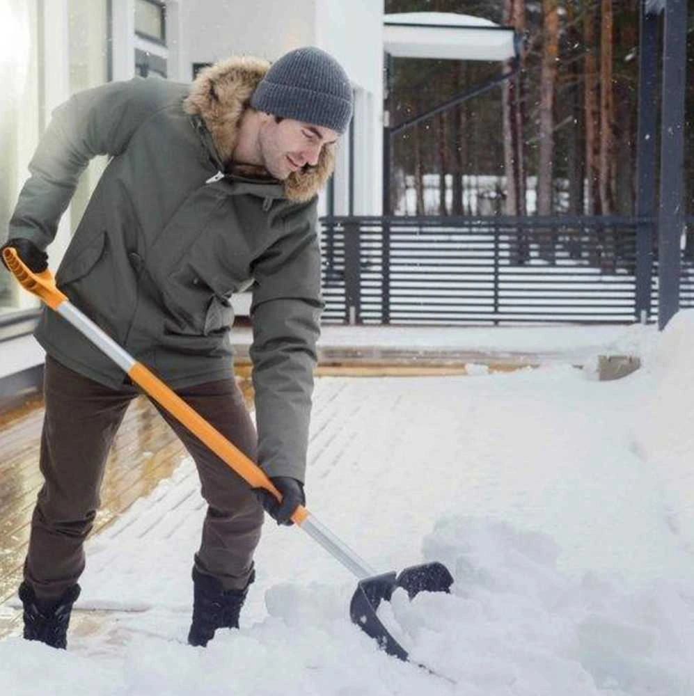 Fiskars SnowXpert sniego kastuvas