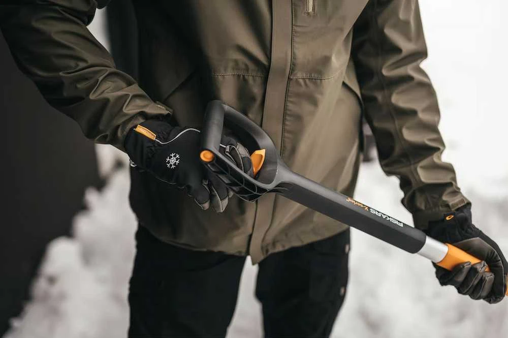 Fiskars X-series teleskopinis semtuvas sniegui