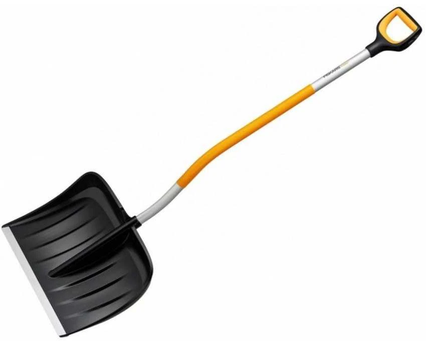Fiskars X-series™ lenktas sniego stūmiklis