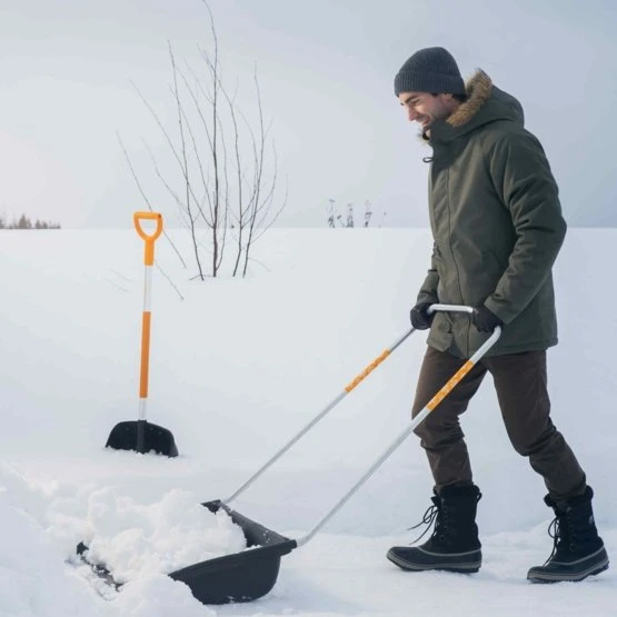 Sniego stumtuvas Fiskars 143021, 149.5 cm x 72 cm, plastikas