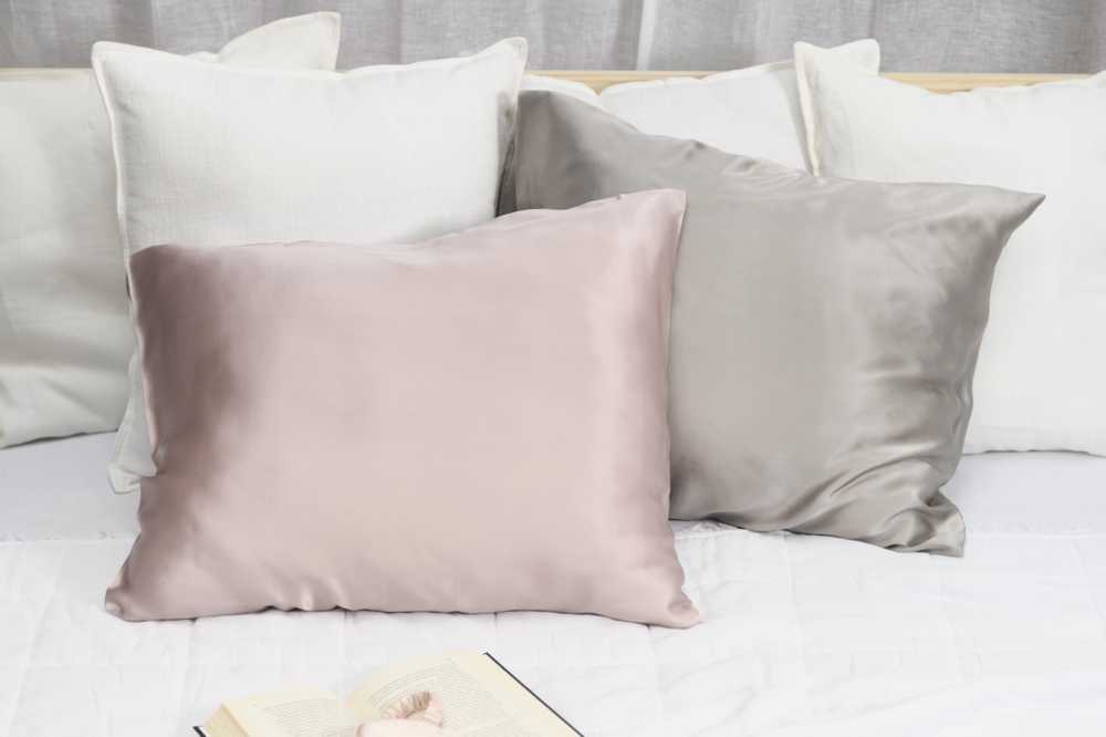 Fanni K Pillowcase Silk 50x60 cm pilkas