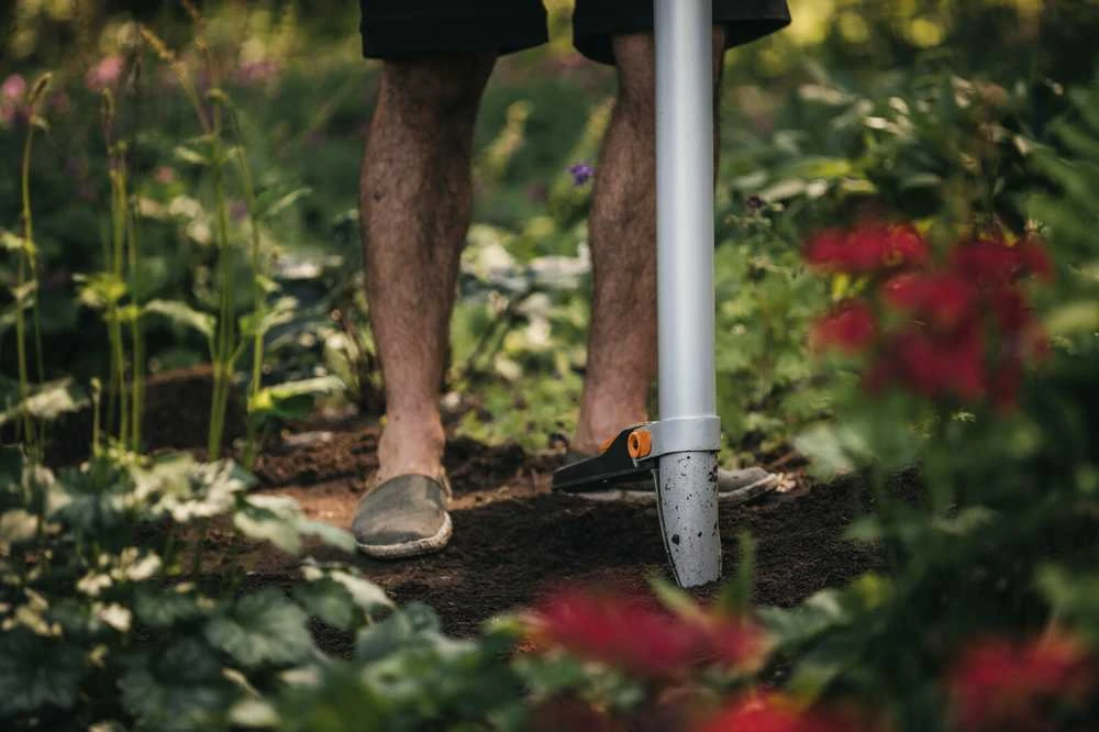 Fiskars Xact sodintuvas darbui stovint (1057077)